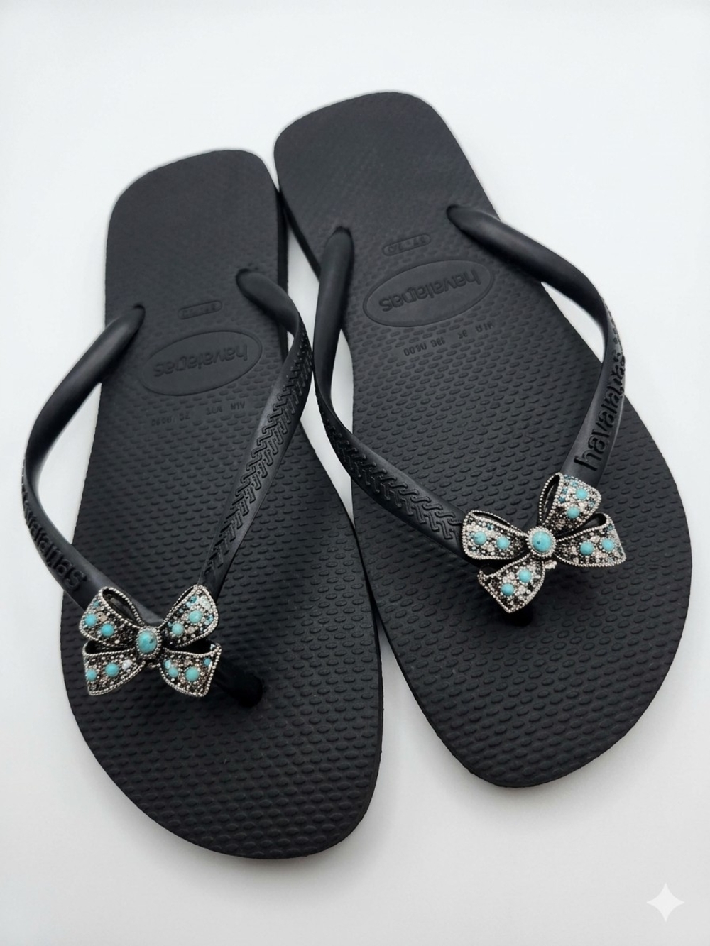 Havaianas Women’s Black Flip Flops with Turquoise Bow 9/10
